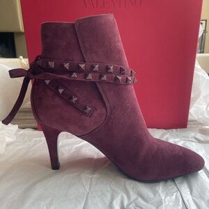 Valentino Garavani suede ankle boots with rockstud accents